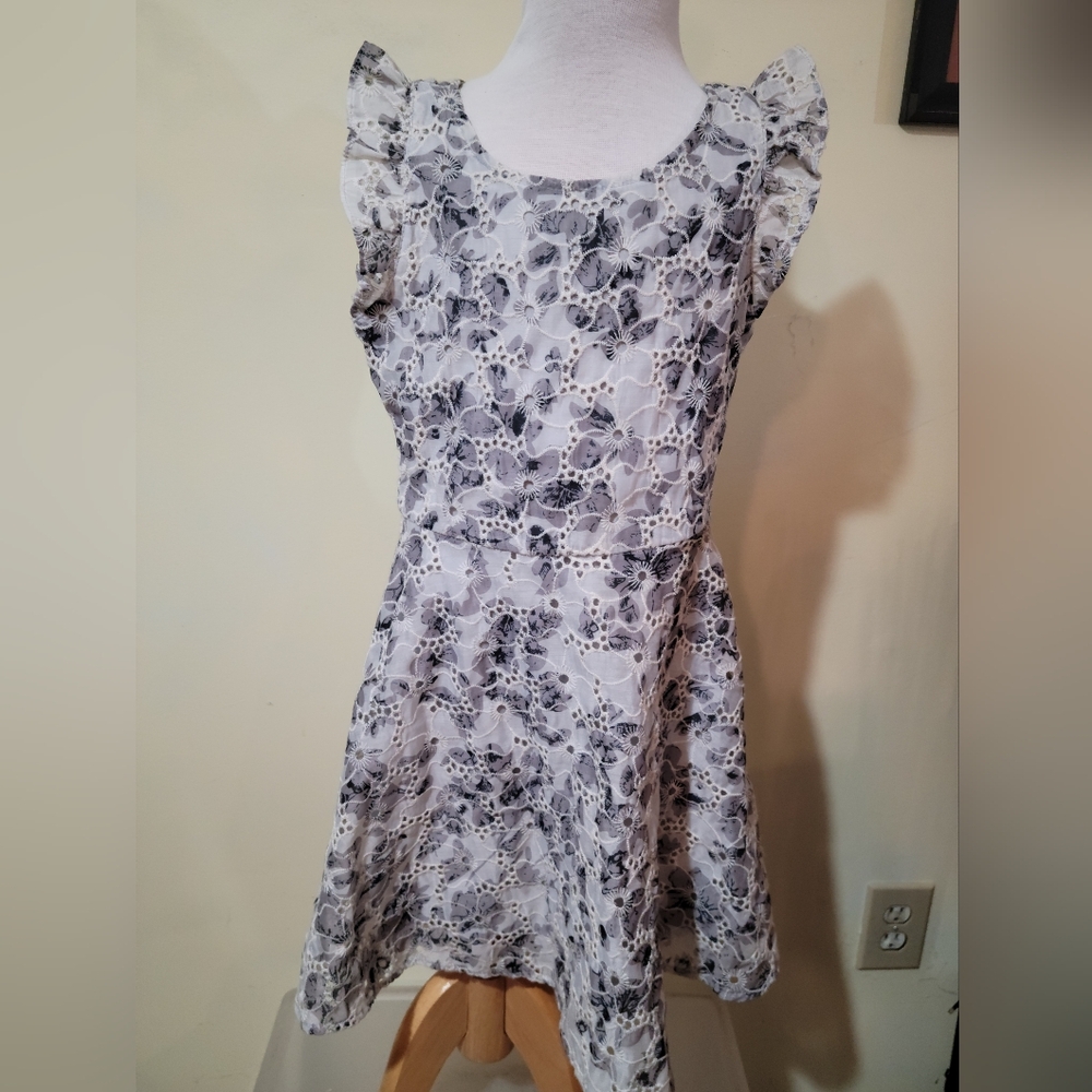 Ava & Yelly Sz 8 Grey Floral eyelet Dress